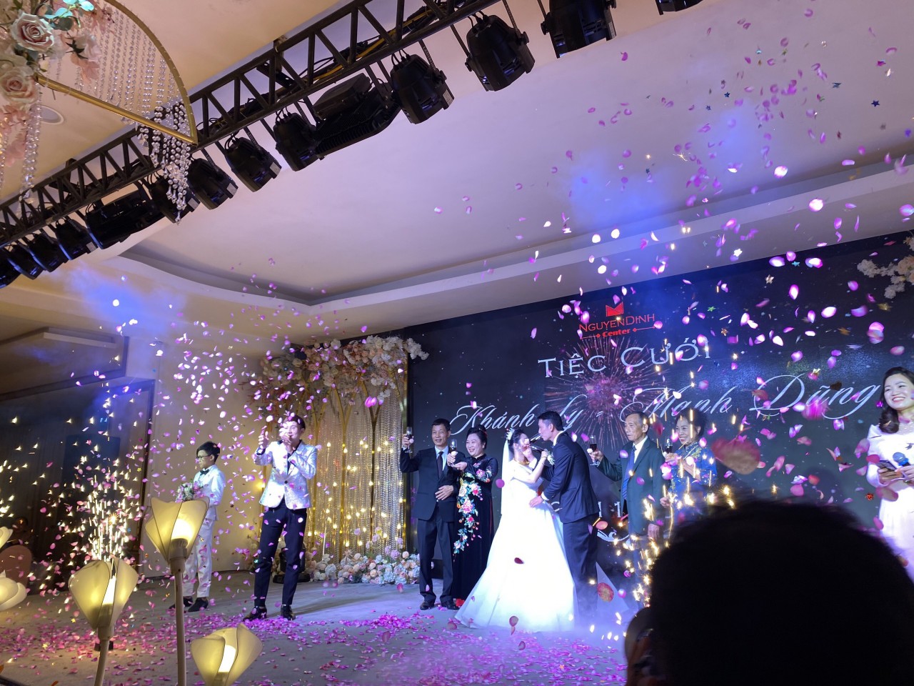 Đám cưới hai bạn Ly Dũng